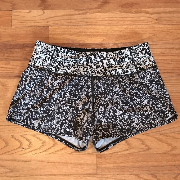 Lululemon Speed Up Short ( Size 4) Color Black/White In excellent condition - Picture 1 of 6
